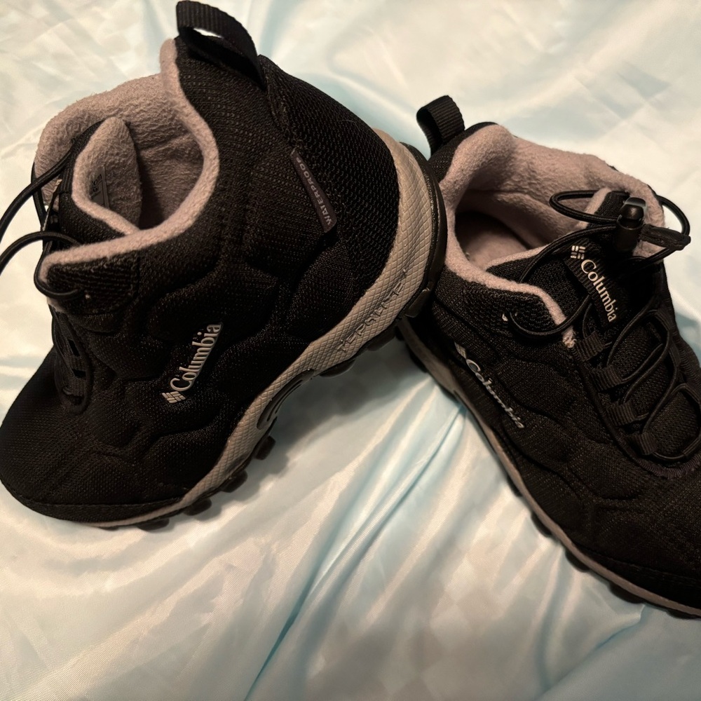 Columbia Waterproof Children’s size 13 EUC